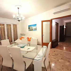laura-apartment-venice-4-p-15-m-to-venice.hotelslidodijesolo.com/