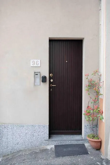 Vista Lago-Appartamento Funzionale Con Vista Βαρέζε 0*,
