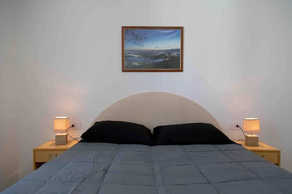 Διαμέρισμα Vista Lago-Appartamento Funzionale Con Vista Βαρέζε