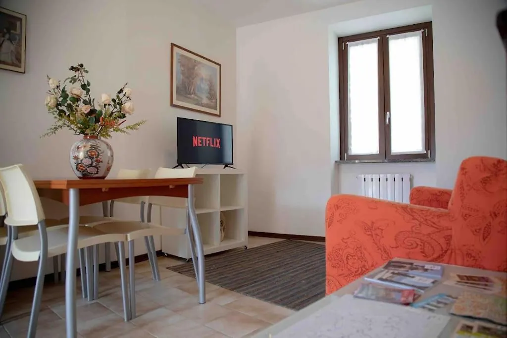 Vista Lago-Appartamento Funzionale Con Vista Βαρέζε 0*,