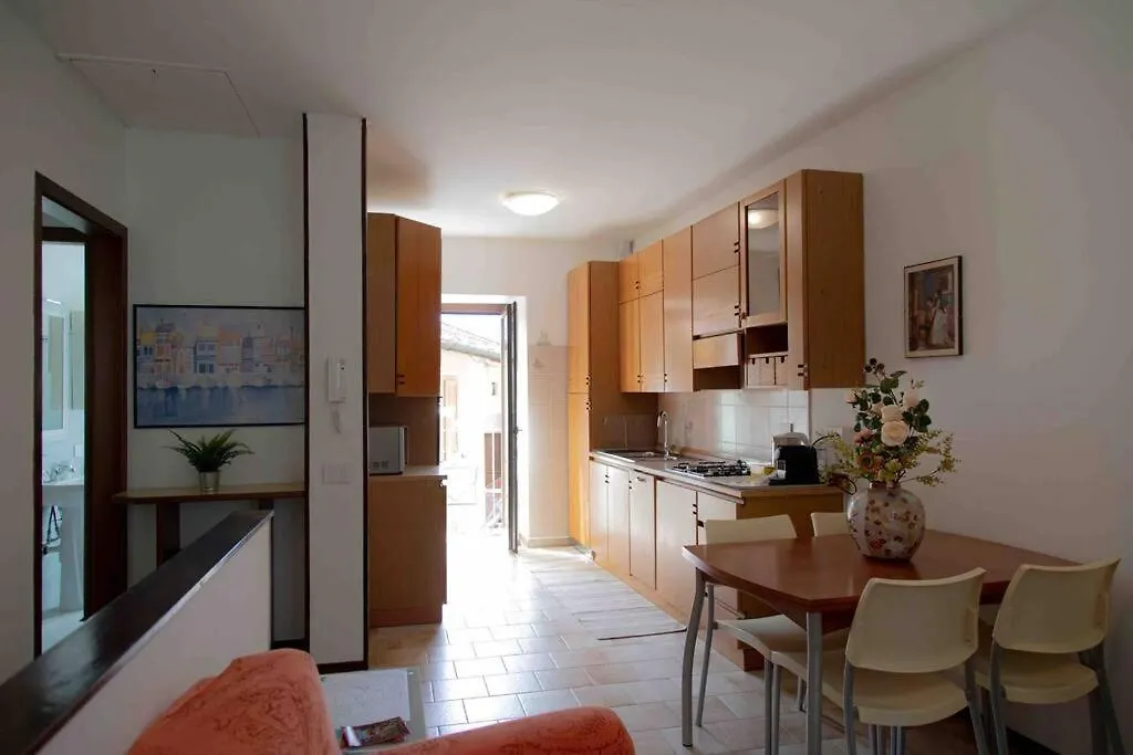 Vista Lago-Appartamento Funzionale Con Vista Βαρέζε Διαμέρισμα